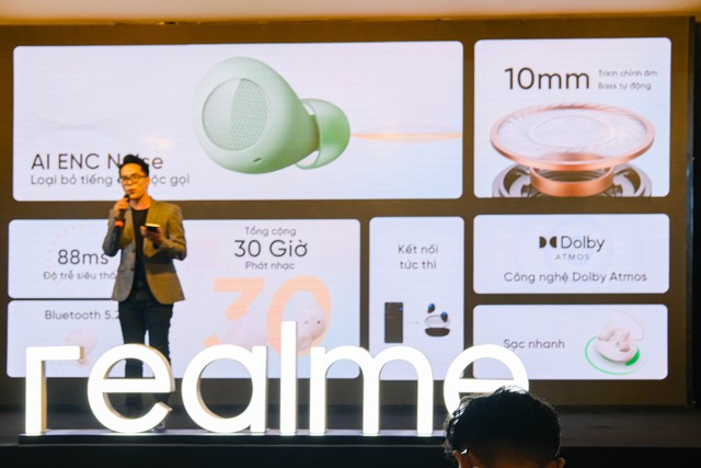 On hand, realme 9 super quality 108MP cameras cost less than 7 million VND, with realme Buds Q2s smart headphones in Vietnam - Photo 11.