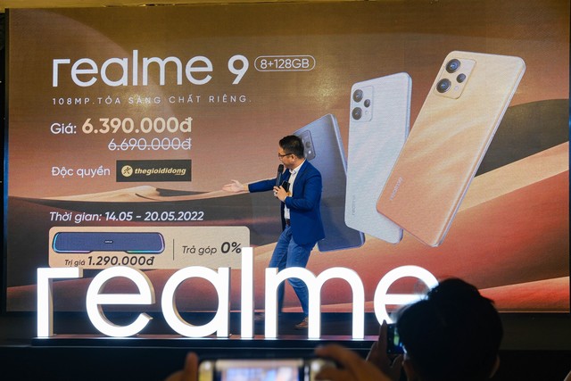 On hand, realme 9 super quality 108MP cameras cost less than 7 million VND, with realme Buds Q2s smart headphones in Vietnam - Photo 10.