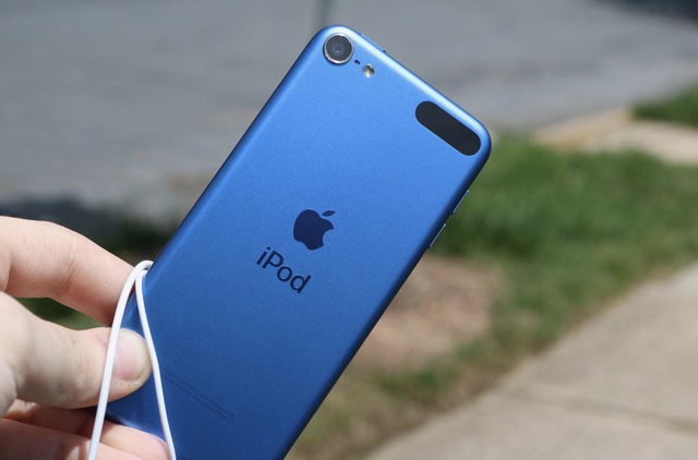 Apple officially gives iPod 