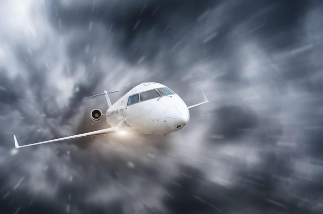 How do jet engines work in heavy rain and ice?  - Photo 6.