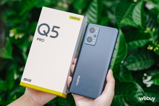 realme Q5 Pro giá hơn 7 triệu có màn hình AMOLED 120Hz, chip Snapdragon 870, sạc siêu nhanh 80W - Ảnh 1.