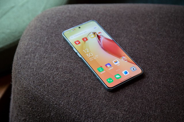 OPPO Reno8 series launched with a new design, has an imaging chip like Find X5 Pro, 80W fast charging, priced from VND 8.7 million - Photo 4.