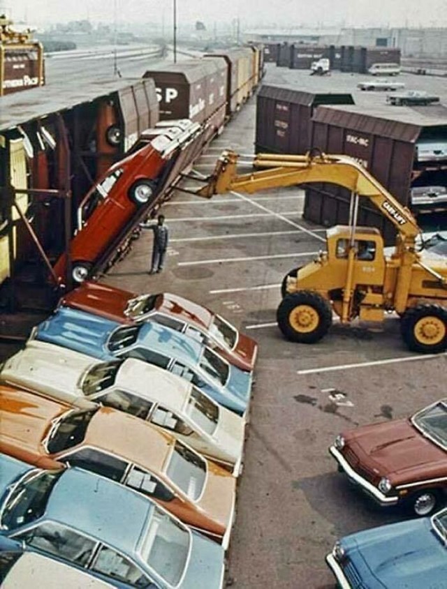 Cách những chiếc xe hơi Vega của Chevrolet được vận chuyển vào năm 1971.