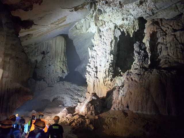 Hành trình khám phá hang động Pygmy và tận hưởng trải nghiệm &quot;qua đêm&quot; giữa núi rừng theo cách không ngờ tới - Ảnh 6.