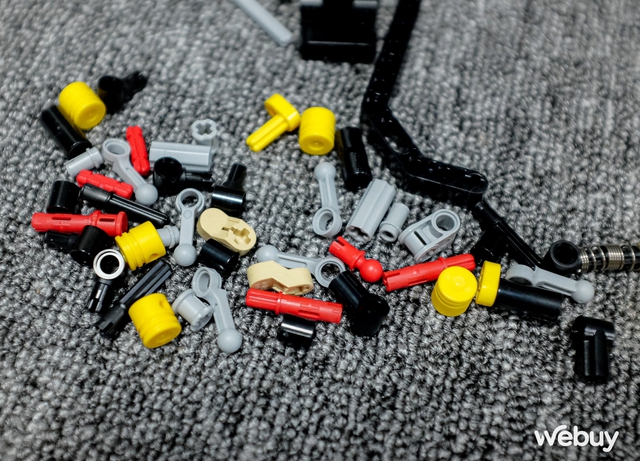 Lần đầu chơi LEGO 1432 mảnh: Mất 10 tiếng mới ghép xong, thành hình xe đua F1 McLaren chân thật đến từng chi tiết - Ảnh 4.