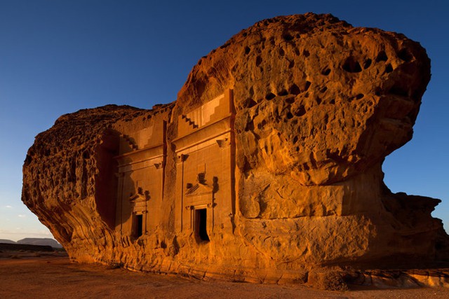The mystery of Madain Saleh's tomb is located in the desert of Saudi Arabia - Photo 1.