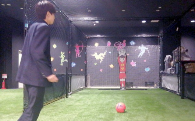 Japan has successfully built a 'super great robot goalkeeper' that can block all shots at high speed - Photo 1.