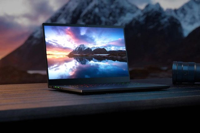 Razer Blade 15 2022 ra mắt với màn hình OLED 240Hz đầu tiên thế giới - Ảnh 1.