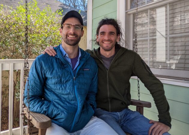Former Amazon engineer invented a dual shower for couples who like to take a bath together, costing nearly 6 million VND - Photo 2. Former Amazon engineer invented a dual shower for couples who like to take a bath together, costing nearly 6 million VND - Photo 2.