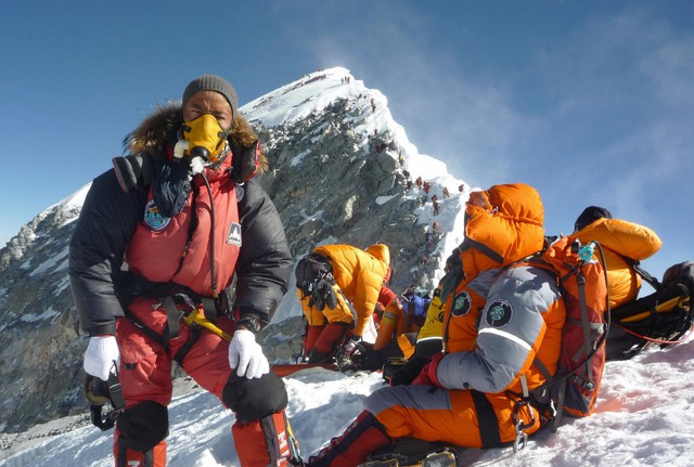 The Sherpas in the Himalayas have evolved to become super mountain climbers - Photo 5.