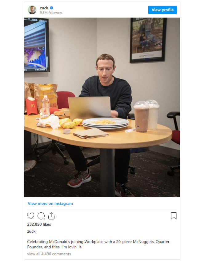 'Chán ghét' Apple, Mark Zuckerberg dùng Photoshop xóa logo Táo Khuyết để dân mạng không biết mình dùng Macbook - Ảnh 1.