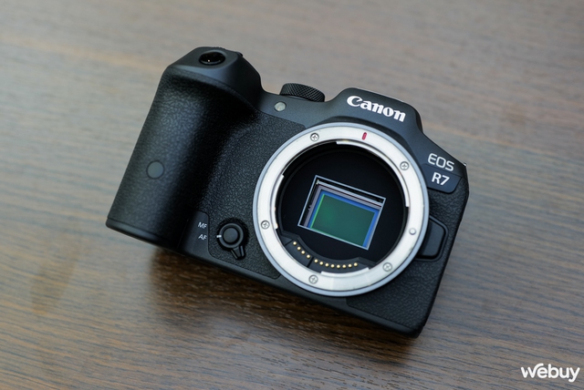 Trên tay bộ đôi máy ảnh EOS R7 và R10: Canon chính thức nghiêm túc với Mirrorless cảm biến APS-C - Ảnh 13.