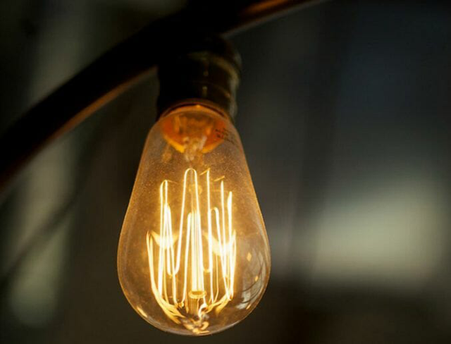 Bí ẩn bóng đèn sợi đốt lâu nhất thế giới, dùng từ năm 1901 đến giờ chưa hỏng - Ảnh 1.