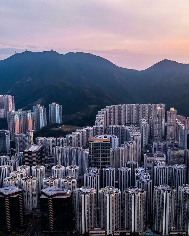 Loạt ảnh chụp thành thị choáng ngợp này giải thích tại sao Hong Kong được mệnh danh là 'rừng bê tông' - Ảnh 8.