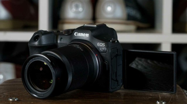 Should Canon abandon the EOS M line of cameras and the EF-M lens system?  - Photo 3.