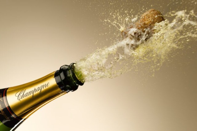 Common sense science: Turning on a champagne cap is like launching a rocket - Photo 1.