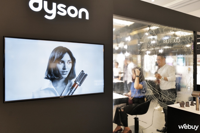 Ra mắt máy tạo kiểu tóc đa năng Dyson Airwrap, giá 14.9 triệu đồng - Ảnh 1.