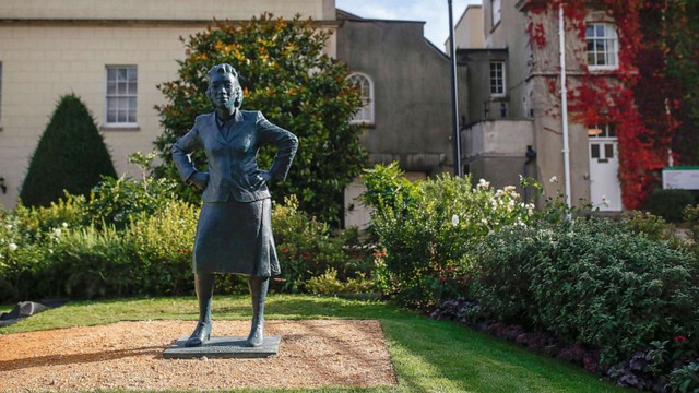 Một bức tượng kích thước thật của Henrietta Lacks, được khánh thành tại Đại học Bristol năm 2021.