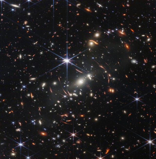 Tổng thống Joe Biden &quot;khoe&quot; bức ảnh sâu nhất về vũ trụ của kính Webb sau gần 1 năm hoạt động! - Ảnh 2.