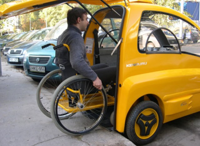 Kenguru – chiếc xe sinh ra cho người khuyết tật, chỉ có một cửa duy nhất nhưng cực tiện cho người đi xe lăn - Ảnh 4.