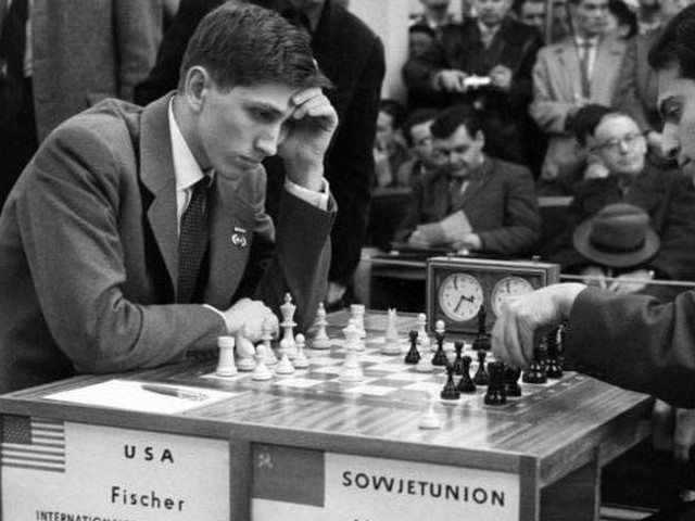Bobby Fischer: Kẻ lập dị, một mình thi đấu cờ vua với 50 đối thủ cùng lúc - Ảnh 5.