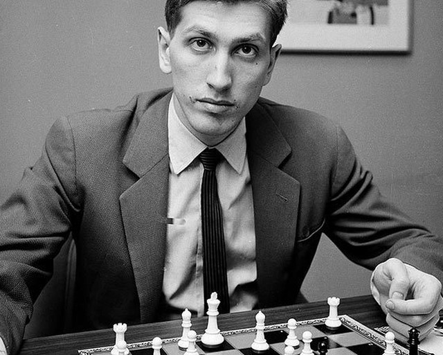 Bobby Fischer: Kẻ lập dị, một mình thi đấu cờ vua với 50 đối thủ cùng lúc - Ảnh 4.