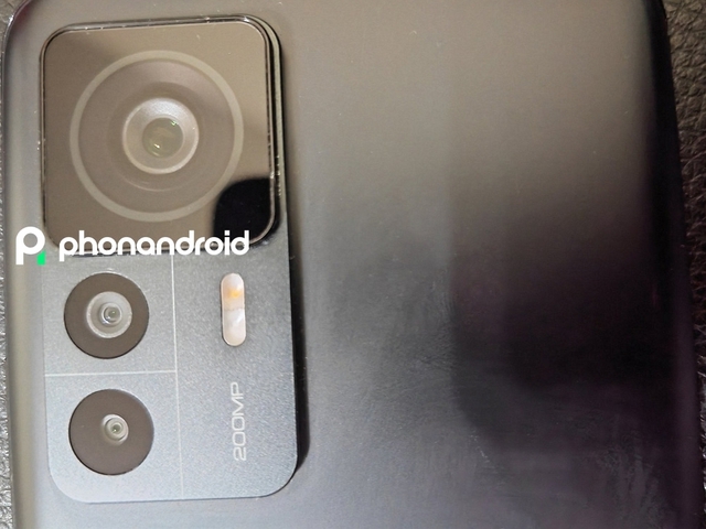 Lộ ảnh thực tế Xiaomi 12T Pro với camera 200 "chấm" - Ảnh 1.
