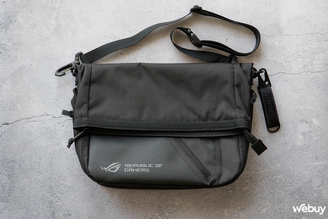 'Trên vai' túi đeo chéo ROG Archer Messenger 14: Nhiều ngăn nhỏ, kháng nước, đựng được laptop 14 inch- Ảnh 3.