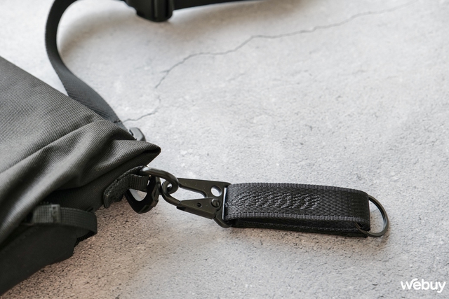'Trên vai' túi đeo chéo ROG Archer Messenger 14: Nhiều ngăn nhỏ, kháng nước, đựng được laptop 14 inch- Ảnh 8.