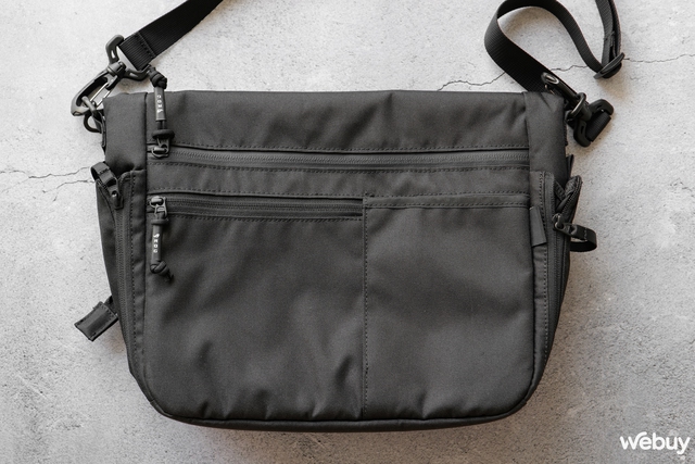 'Trên vai' túi đeo chéo ROG Archer Messenger 14: Nhiều ngăn nhỏ, kháng nước, đựng được laptop 14 inch- Ảnh 9.