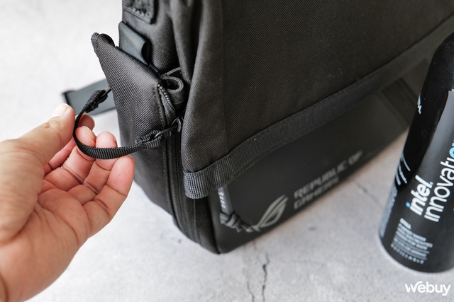 'Trên vai' túi đeo chéo ROG Archer Messenger 14: Nhiều ngăn nhỏ, kháng nước, đựng được laptop 14 inch- Ảnh 12.