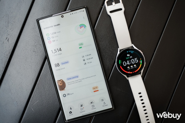 Hơn 2 năm sau, Galaxy Watch4 vẫn đáng mua: Giá giảm còn 1 nửa, tính năng gần y hệt Watch6 đời mới nhất- Ảnh 3.