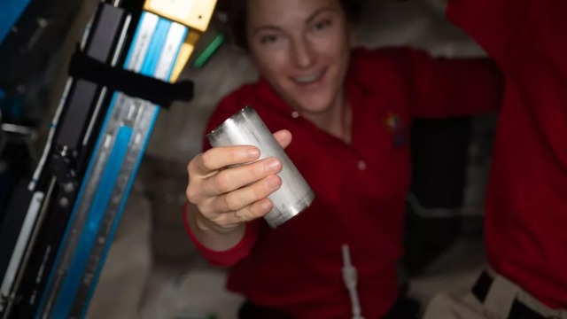 NASA tái chế thành công nước tiểu và mồ hôi của phi hành đoàn trên trạm vũ trụ ISS, hiệu quả đạt 98% - Ảnh 1.