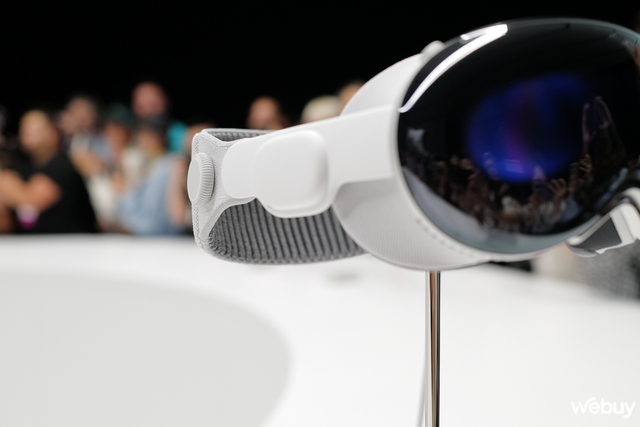 Cận cảnh kính thực tế hỗn hợp Apple Vision Pro giá 3.500 USD mới ra mắt - Ảnh 12.
