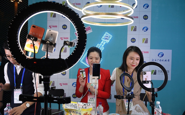 Livestream bán hàng - cơ hội của giới trẻ Trung Quốc - Ảnh 1.