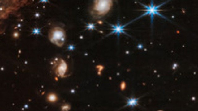Kính viễn vọng James Webb có phát hiện bất ngờ: một dấu chấm hỏi lơ lửng trong vũ trụ - Ảnh 2.