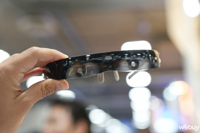 Kính thông minh tới từ Nhật Bản giúp người mắc cận thị và viễn thị nhìn rõ được vật thể mà không cần đi đo mắt- Ảnh 1.