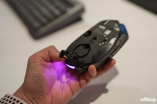 Độc lạ bàn phím và chuột đến từ Lenovo: Muốn có pin phải "quay tay"- Ảnh 6.
