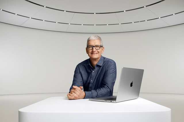 Kinh tế khó khăn, đến CEO Apple Tim Cook cũng bị giảm thu nhập so với năm ngoái- Ảnh 1.