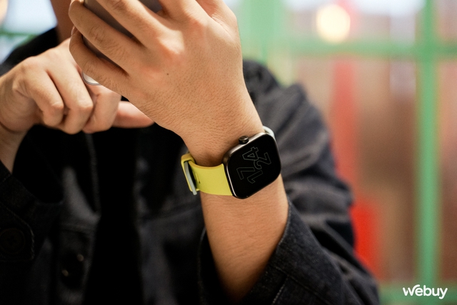 Trên tay Redmi Watch 4: Đẹp sang như Apple Watch, pin 20 ngày, nhiều tính năng, giá chỉ hơn 2 triệu- Ảnh 1.