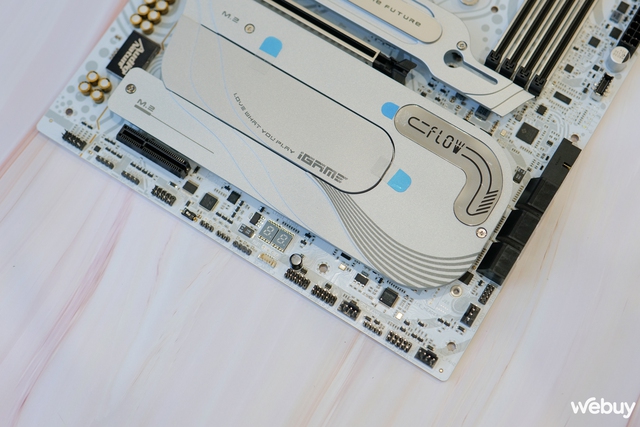 Trên tay Colorful iGame Z790D5 FLOW: mainboard màu trắng cho các cấu hình Intel cao cấp- Ảnh 9.