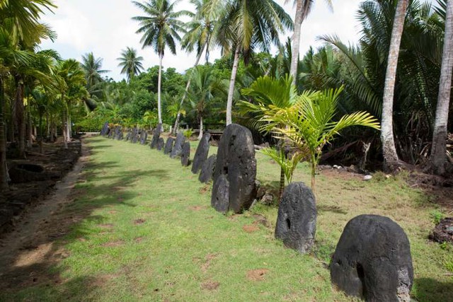 Đảo Yap: Hòn đảo nhỏ bé sử dụng những tảng đá khổng lồ làm tiền tệ- Ảnh 4.