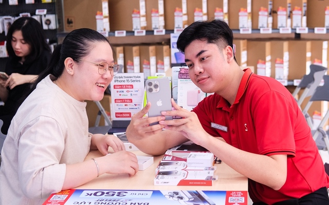 Tròn 4 tháng mở bán, iPhone 15 Pro Max lại có đáy mới tại Việt Nam: Đây là mức giá rẻ nhất- Ảnh 2.