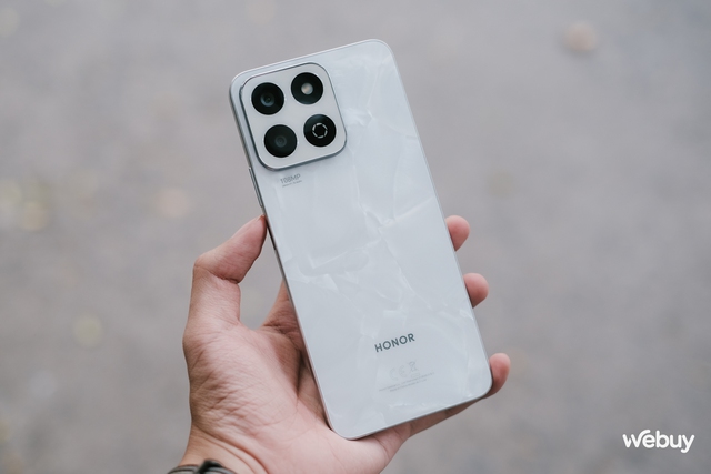 Trên tay smartphone chính hãng giá dưới 5 triệu đồng đáng mua: Camera 108MP, pin 6.000mAh mà lại còn được tặng cả vòng đeo tay thông minh- Ảnh 3. Trên tay smartphone chính hãng giá dưới 5 triệu đồng đáng mua: Camera 108MP, pin 6.000mAh mà lại còn được tặng cả vòng đeo tay thông minh- Ảnh 3.