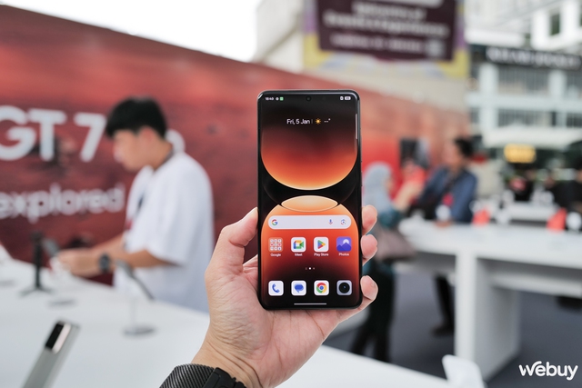 Trên tay realme GT7 Pro với thiết kế mới: Snapdragon 8 Elite cực mạnh, pin siêu khủng 6.500mAh, có một nâng cấp đáng giá sẽ thành xu hướng của năm sau- Ảnh 9.