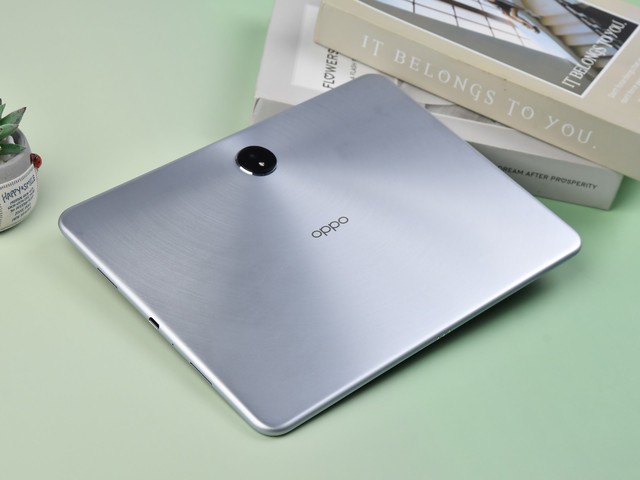 OPPO ra mắt máy tính bảng giá chỉ 7 triệu: Màn hình 11 inch 144Hz, chip giống Reno13, sạc nhanh gấp 3 lần iPad Pro- Ảnh 1.