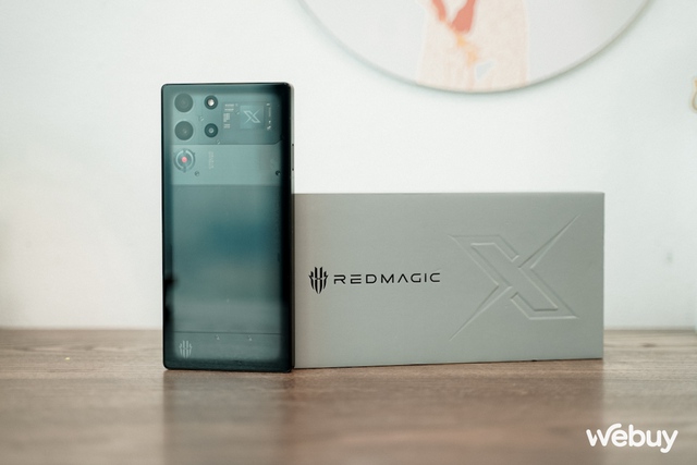 Trải nghiệm sớm REDMAGIC 10 Pro: Snapdragon 8 Elite, quạt tản nhiệt "xịn" kết hợp kim loại lỏng, thiết kế ngầu đúng chuẩn gaming phone, giá từ 17.99 triệu- Ảnh 1.