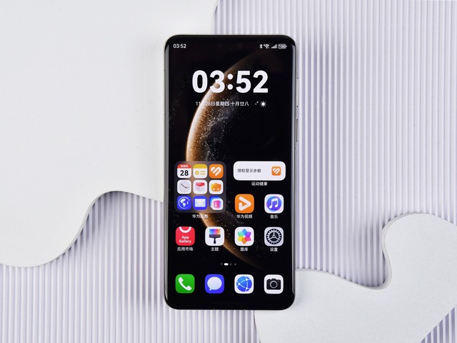 Ảnh thực tế Huawei Mate 70 Pro+: Mặt lưng "độc lạ", chip tự làm hiệu năng AnTuTu chỉ hơn 1 triệu điểm, giá ngang iPhone 16 Pro- Ảnh 11.