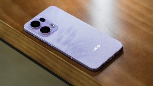 Trên tay OPPO Reno13 Pro sắp ra mắt tại Việt Nam: Thiết kế mới quá đẹp, chống nước IP69, camera chụp đẹp kèm pin 5.800mAh- Ảnh 4.