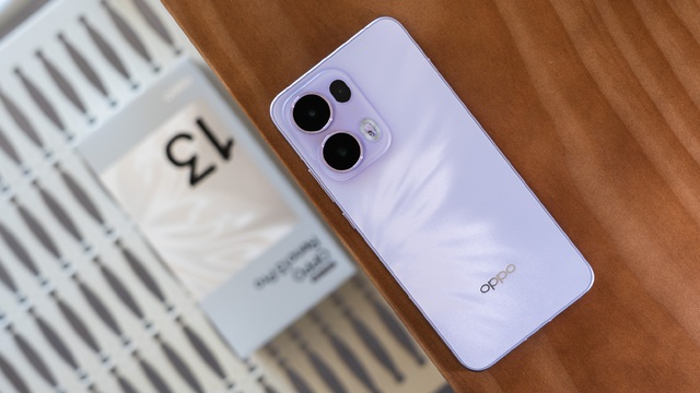 Trên tay OPPO Reno13 Pro sắp ra mắt tại Việt Nam: Thiết kế mới quá đẹp, chống nước IP69, camera chụp đẹp kèm pin 5.800mAh- Ảnh 2.